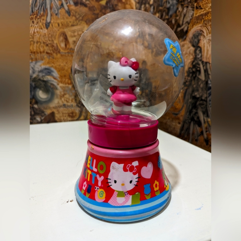 Hello Kitty Glitter Globe